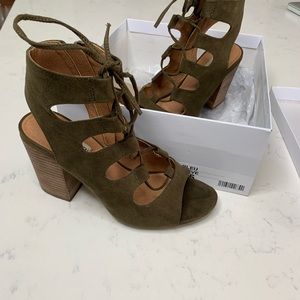 Steve Madden Bleu Olive Shoes